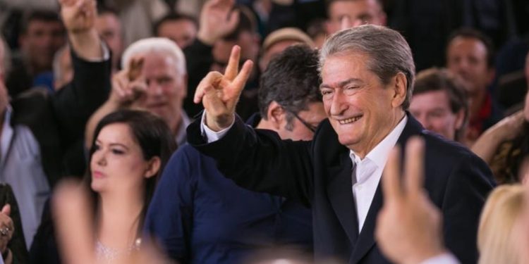 Habit Sali Berisha në protestë, i uron shërim të shpejtë Ramës: I pafytyrë, e kalofsh…
