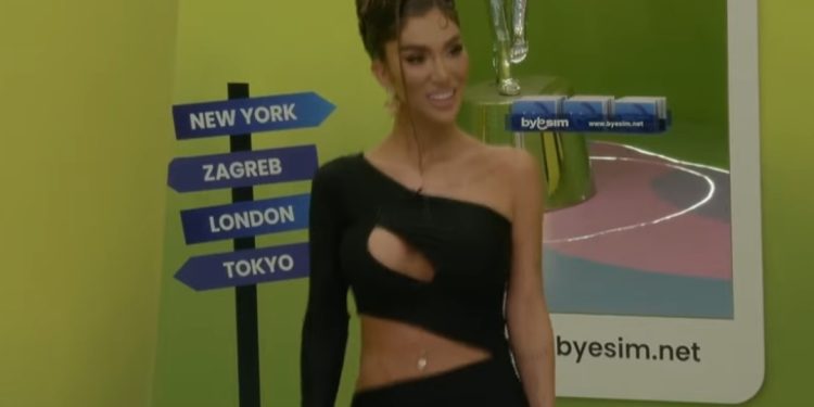 Degjeneron Big Brother Kosova/ Banorja heq sutjenat dhe futet në pishinë vetëm me tanga (VIDEO+18)