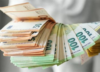 Ky shtet i madh “hap dyert”/ 85 mijë vende pune për të huajt me paga deri në 6.500 euro