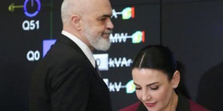 Pyetet për herë të parë për pezullimin e Ballukut, Rama “shpërthen” me kritika: Kaq të vështirë…