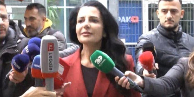 Pas më shumë se gjysmë ore, Balluku del nga GJKKO! Nuk pranon të…