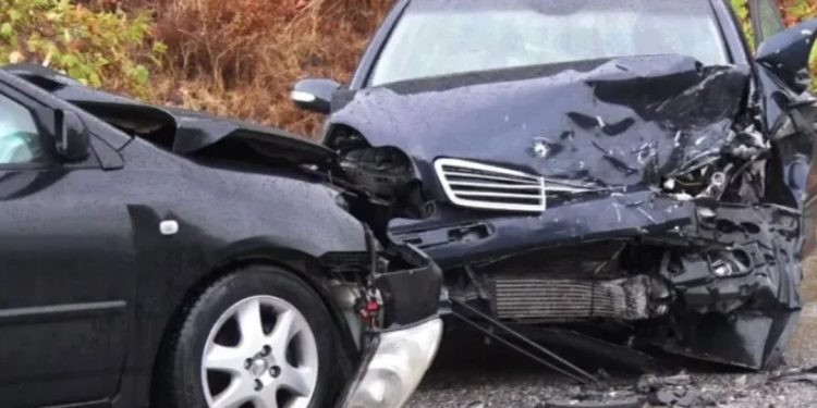 LAJM I FUNDIT/ Aksident i rëndë në aksin kombëtar, makinat bëhen “copë-copë”, 5 persona…