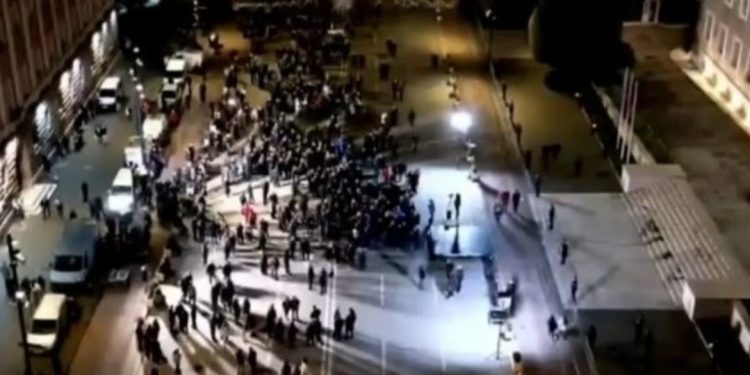 Pak njerëz te protesta e PD, Berisha: Ne do ta rrëzojmë qeverinë e Edi Ramës…