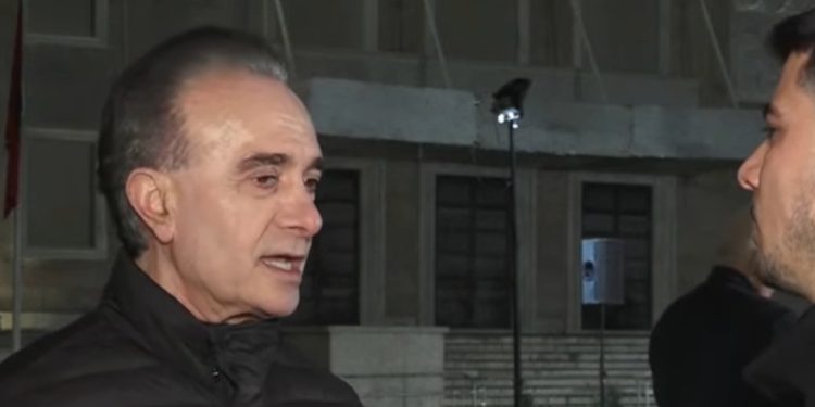“Foltorja do kthehet në ortek”/ Berishës i dështon protesta, Baçi thirrje Shqiptarëve: Hajdeni këtu…