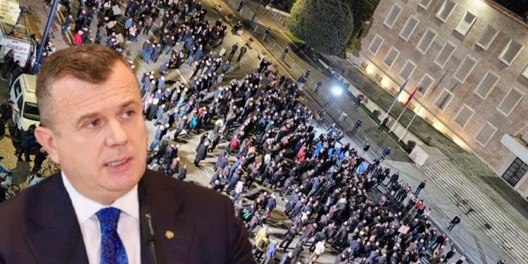 Berishës i dështoi protesta, Taulant Balla tallet keq: U lodhën krushqit…