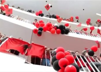 VIDEO/ Kryeministri Rama e nis ditën ndryshe, ndan pamje “Kuqe Zi” nga…