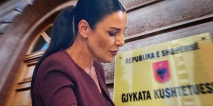 Qeveria kërkon të anulohet “pezullimi”/ Kushtetuesja befason me vendimin për Ballukun…