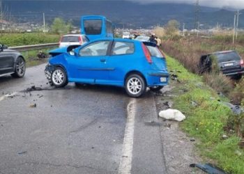 LAJM I FUNDIT/ Aksident i rëndë, makinat bëhen “copë-copë”, 6 persona…