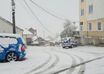 Jo vetëm në veri/ Bie dëbora e parë në këtë zonë të Shqipërisë…