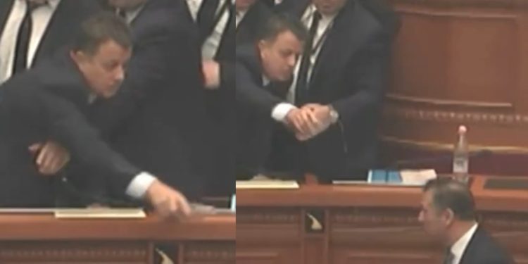 Kuvendi i turpit! Flamur Noka bën gjestin e papritur ndaj komandantit të Gardës/ Shiko VIDEO-n…