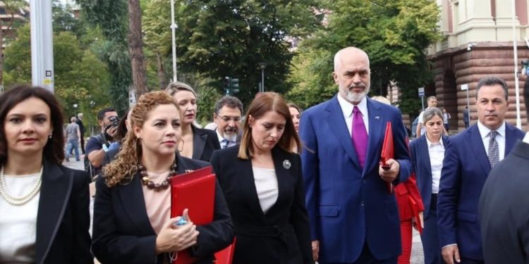 Do e paguajnë dhe të gjithë me detyrim! Për herë të parë, Qeveria Rama shton “taksën” e fortë…