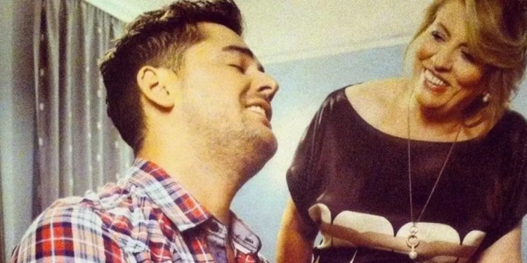 “Më duket sikur jam në ëndërr”/ Mesazhi rrëqethës i nënës së Shpat Kasapit pas vdekjes së tij