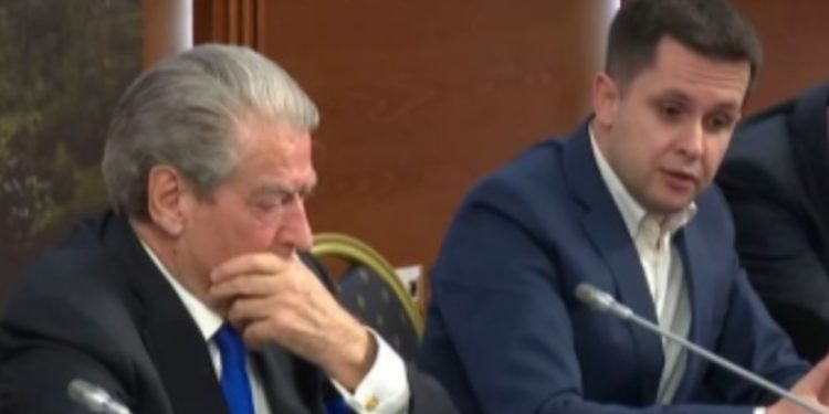 Krizë në PD? Alimehmeti “GODET” Berishën: Duhen zgjedhje të reja…
