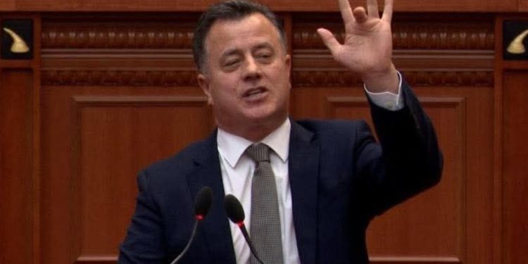 Ish-deputeti i PD befason: Flamur Noka me zor ka mbaruar fakultetin…