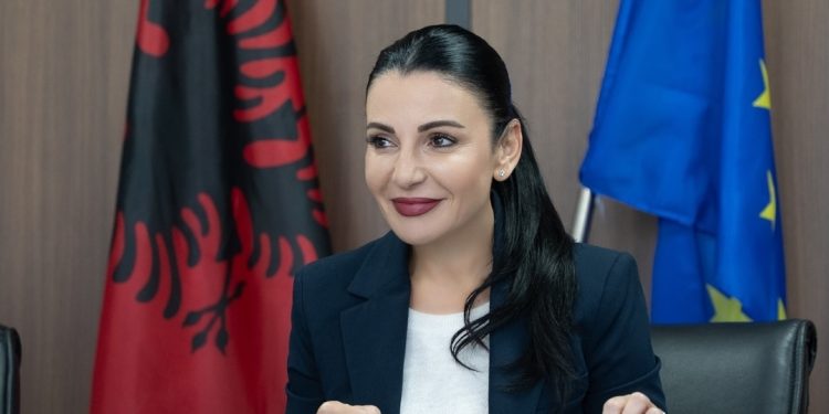 SUPER LAJM/ Shpallet vendimi i Gjykatës Kushtetuese, Belinda Balluku kthen në detyrë…