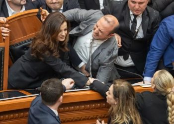 Lajm i Fundit/ Kaos në Kuvend! PS kërkon dënimin EKSTREM të deputetëve të PD-së…