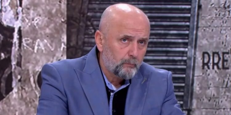 Alfred Cako “plas bombën”: Në vitin 2026 pritet luftë civile në këtë shtet…