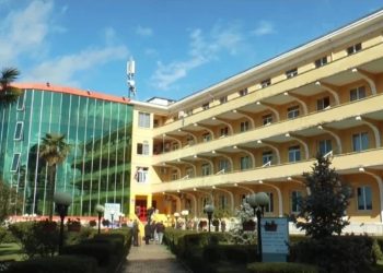 Largohet nga detyra drejtoresha e “Shefqet Ndroqit”, ja kush e merr drejtimin (EMRI)