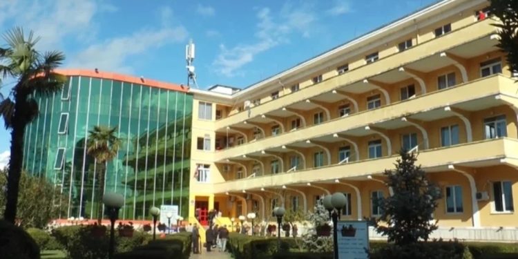 Largohet nga detyra drejtoresha e “Shefqet Ndroqit”, ja kush e merr drejtimin (EMRI)