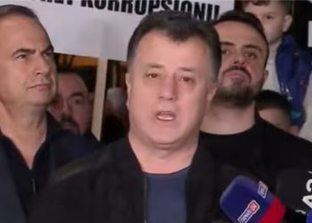 Protesta e Berishës/ Flamur Noka “shpërthen”: Nuk e dimë se kur do mbarojë…
