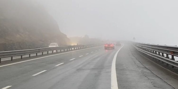 Priten reshje dëbore! Aksi kombëtar “pushtohet” nga mjegulla e dendur…