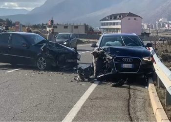 Lajm i Fundit/ E RËNDË! Aksidentohen dy automjete në aksin kombëtar, një person…