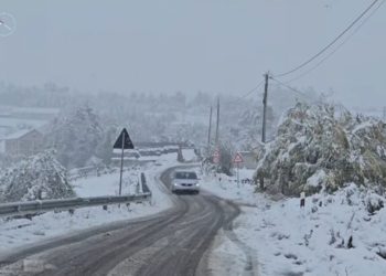 Acari “pushton” Shqipërinë/ Reshje në të gjithë vendin, ja zonat ku do të bjerë dëborë…