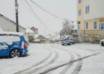 Acari “pushton” Shqipërinë/ Temperaturat zbresin deri në –16°C, nisin reshjet e dëborës në…