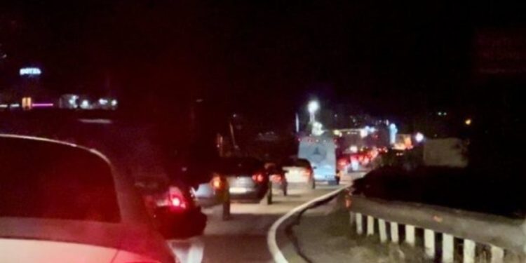 LAJM I FUNDIT/ Vijon KAOSI! Trafik i rënduar në aksin kombëtar…