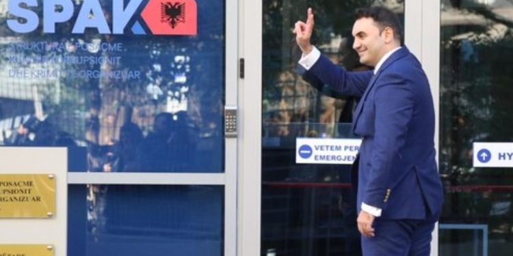 Kush është deputet i PD që paditi Këlliçin në SPAK për shpenzimet e “Rithemelimit”