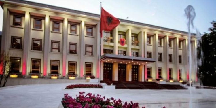E firmos Presidenti! Emërohet komandanti i ri i Forcave të Armatosura…
