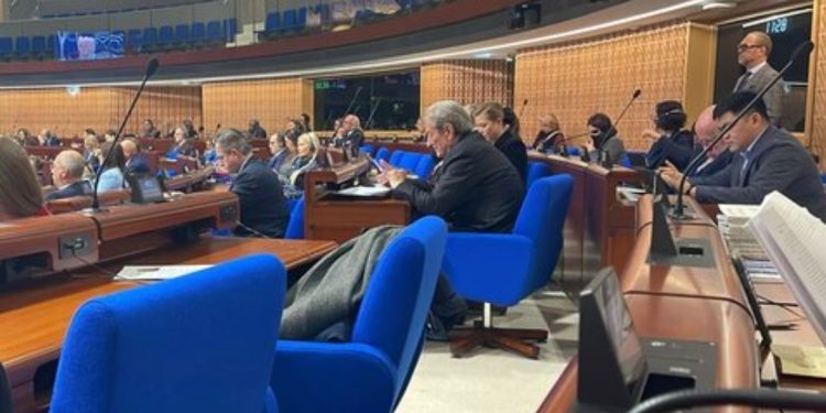 Shkoi i paftuar në Asamblenë Parlamentare të KE, Sali Berisha i zë vendin…