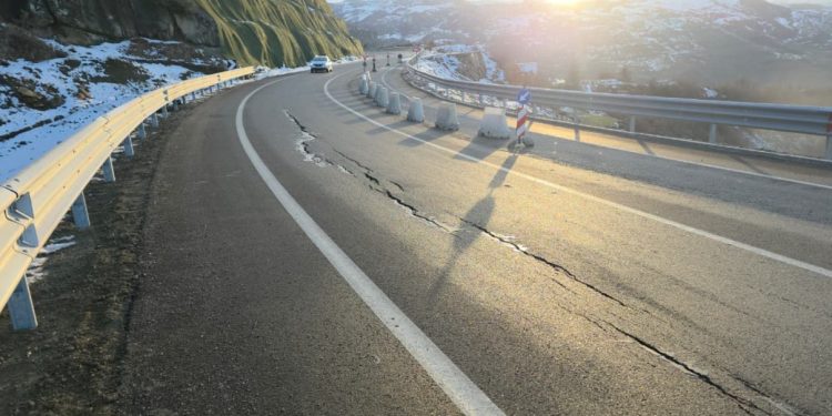 Çarje e frikshme në aksin kombëtar! Rrezik për qarkullimin në…