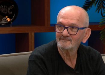 Mehdi Malkaj rrëfen mes lotëve betejën e të birit me drogën: “I kemi larë rrugët e Tiranës me gruan…