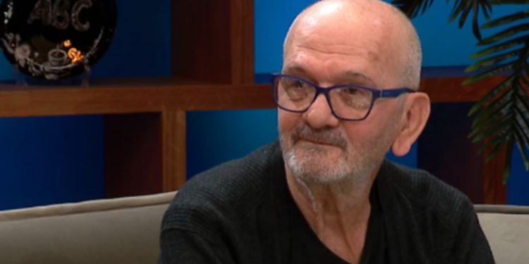 Mehdi Malkaj rrëfen mes lotëve betejën e të birit me drogën: “I kemi larë rrugët e Tiranës me gruan…