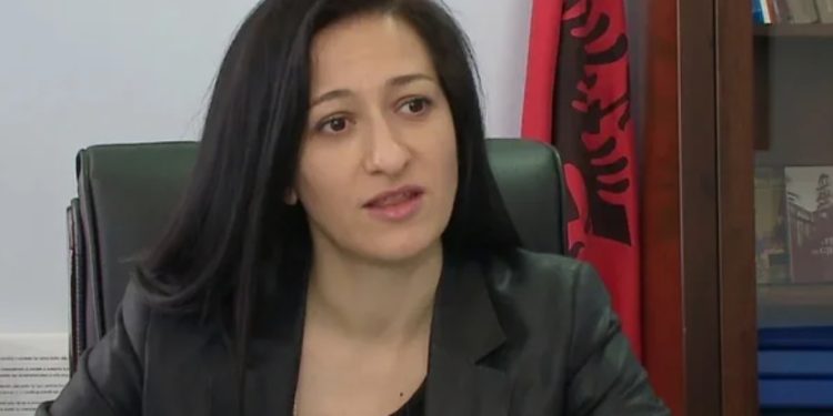 LAJM I FUNDIT/ Arrestohet Arta Dollani, drejtoresha e Agjencisë së Arsimit…