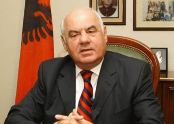 Ish-presidenti Alfred Moisiu shtrohet me urgjencë në spital
