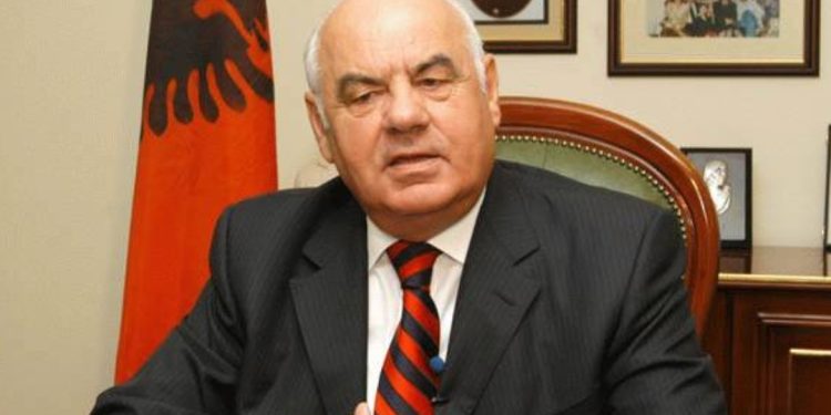 Ish-presidenti Alfred Moisiu shtrohet me urgjencë në spital