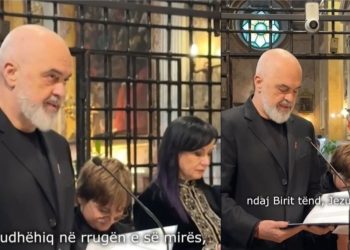Si kurrë më parë! Rama lutet në Vatikan: O Zot ndihmoje Shqipërinë…