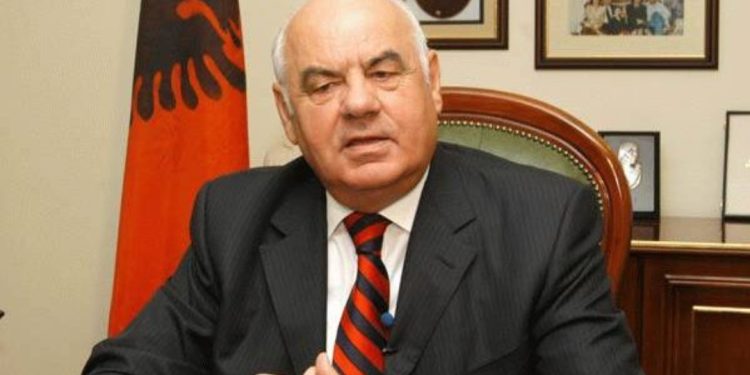 Ish-presidenti Alfred Moisiu në spital, mjekët ndërhyjnë me një pajisje për t’i…
