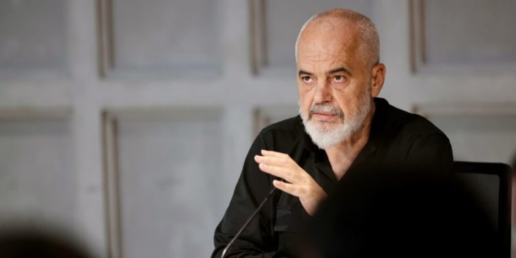 E paralajmëroi Rama, ja ndryshimi i nenit për pezullimin e një ministri…