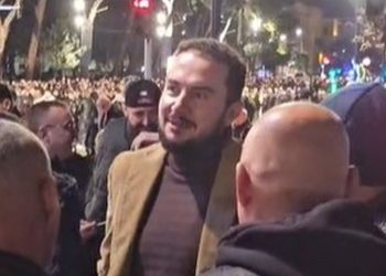 LAJM I FUNDIT/ Salianji qëndron i veçuar në fund të Bulevardit, i bashkohet…