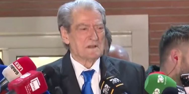 Berisha flet pas tensioneve nga selia e PD, njofton datën e protestës së radhës
