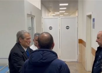 “Policët u sollën si BISHA!”/ Nallbati te Trauma, Berisha mbërrin në spital: Goditje me…
