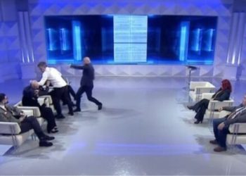 VIDEO/ Plas grushti në studio, Berat Buzhala godet Albatrosin. E pabesueshme…