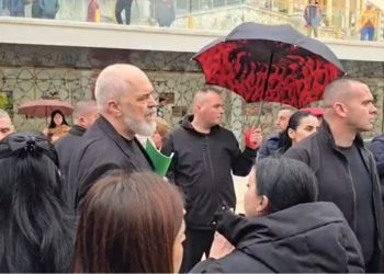 “O hajdut!”/ Rama përplaset me disa militantë të PD-së: Ju jeni…