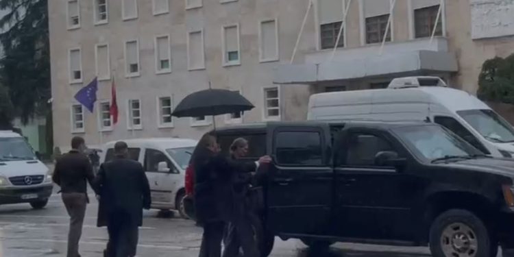 Përfundon takimi i të Ngarkuarës me Punë të SHBA Van Horn me Peleshin, zbardhen diskutimet…