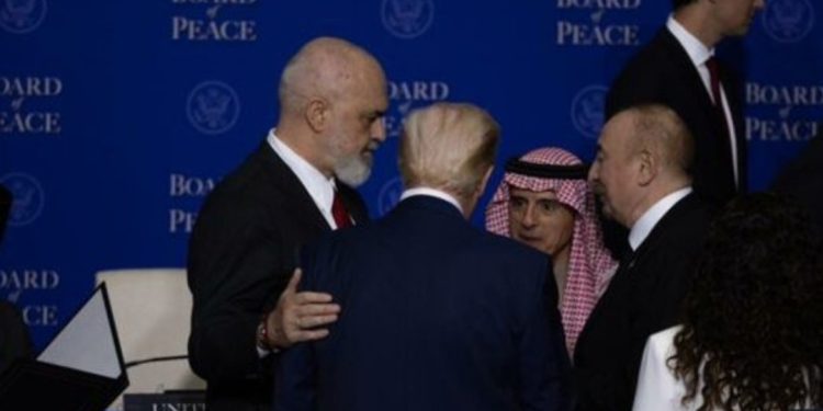 Donald Trump në “mes” të Uashingtonit i thurr lavde Ramës: Jemi…