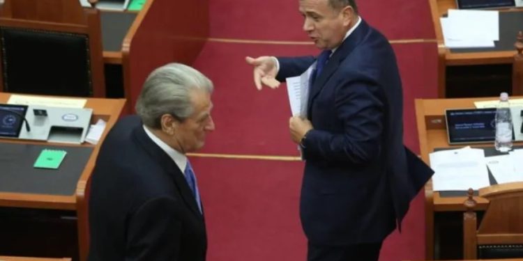 “I ke shërbyer Serbisë”/ Balla “shpërthen” ndaj Berishës: Pusho ti…