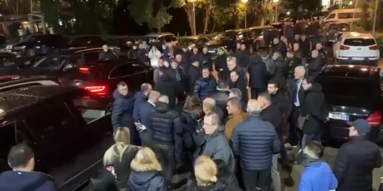LAJM I FUNDIT/ Deputeti demokrat çohet me urgjencë drejt Traumës, PD: Ka goditje në kokë…